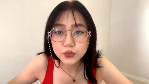 Snapshot of lupefaulker chatting on 04-30-26, 01:06 Roxie online show from 04-30-26, 01:06