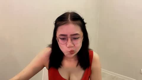 Snapshot of lupefaulker chatting on 05-07-26, 01:16 Roxie online show from 05-07-26, 01:16