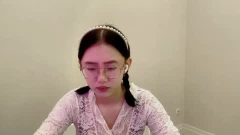 Snapshot of lupefaulker chatting on 05-13-26, 02:14 Roxie online show from 05-13-26, 02:14