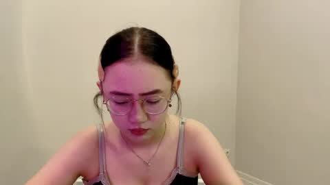 Snapshot of lupefaulker chatting on 05-15-26, 01:18 Roxie online show from 05-15-26, 01:18