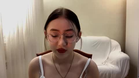 Snapshot of lupefaulker chatting on 05-27-26, 01:08 Roxie online show from 05-27-26, 01:08