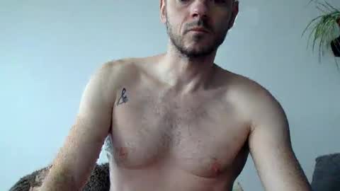 Snapshot of lupine_666 chatting on 10-16-25, 08:15 Lupine online show from 10-16-25, 08:15