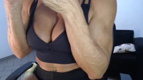 Snapshot of lusexyhot chatting on 02-14-25, 01:45 lusexyhot online show from 02-14-25, 01:45