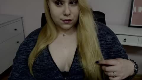 Hailey online show from 10-06-25, 09:01