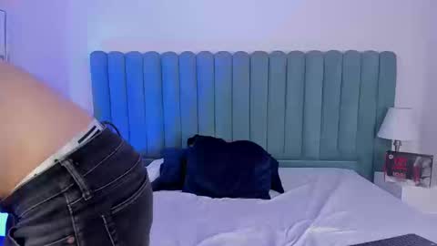 Snapshot of lushian_luna chatting on 09-19-25, 05:02 Lushian And Luna online show from 09-19-25, 05:02