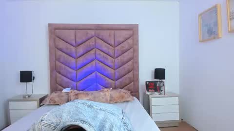 Snapshot of lushian_luna chatting on 11-04-25, 01:32 Lushian And Luna online show from 11-04-25, 01:32