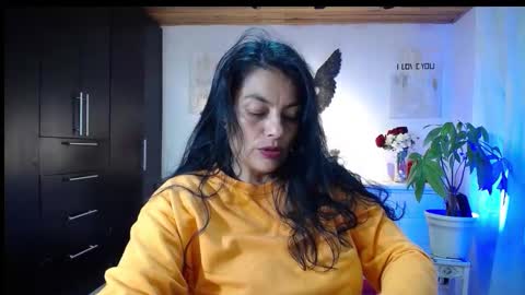 Snapshot of lust_mom chatting on 09-23-25, 12:13 Angela 3 online show from 09-23-25, 12:13