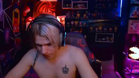 Snapshot of lustymatt chatting on 10-15-25, 04:01 lustymatt online show from 10-15-25, 04:01