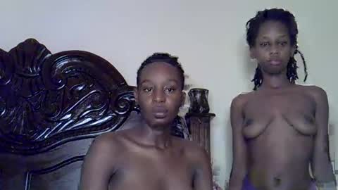 lutino_lovebirds online show from 03-21-26, 04:28