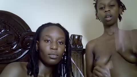 lutino_lovebirds online show from 04-19-26, 06:10