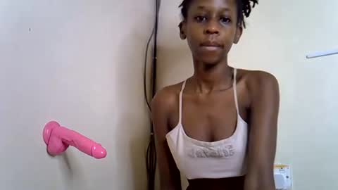 lutino_lovebirds online show from 06-29-26, 10:48