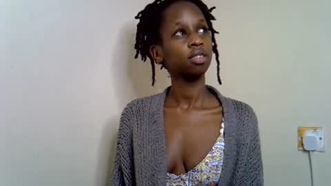 lutino_lovebirds online show from 07-02-26, 03:34
