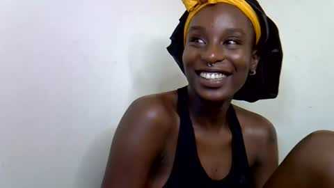 lutino_lovebirds online show from 07-11-26, 05:59