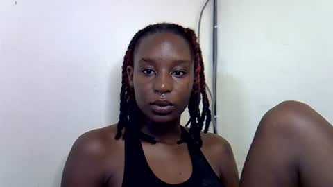 lutino_lovebirds online show from 07-12-26, 06:04