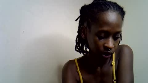 lutino_lovebirds online show from 07-14-26, 01:30