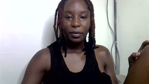 lutino_lovebirds online show from 07-14-26, 08:08