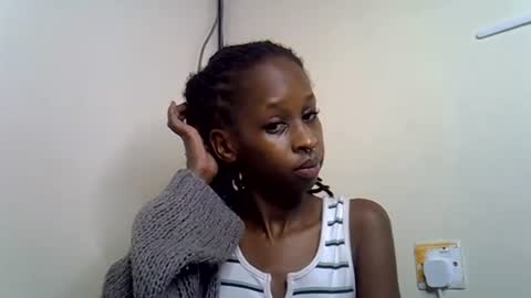 lutino_lovebirds online show from 07-14-26, 11:43