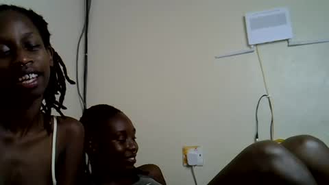 lutino_lovebirds online show from 07-16-26, 07:53