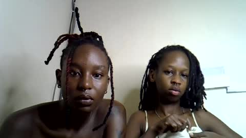 lutino_lovebirds online show from 07-20-26, 07:44