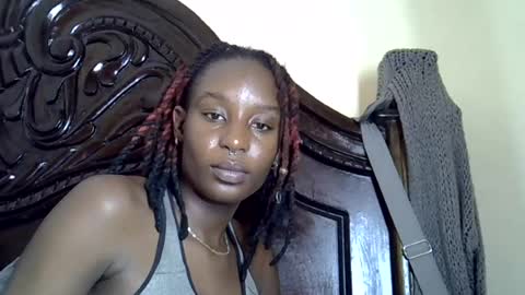lutino_lovebirds online show from 07-24-26, 09:35