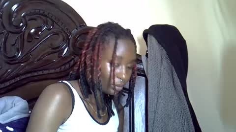 lutino_lovebirds online show from 07-27-26, 06:15