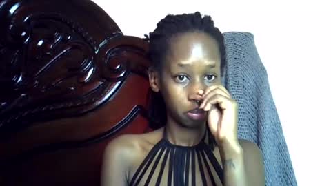 lutino_lovebirds online show from 07-28-26, 07:15