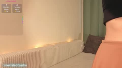 Snapshot of luvenianitschke chatting on 10-18-25, 09:10 Sasha online show from 10-18-25, 09:10