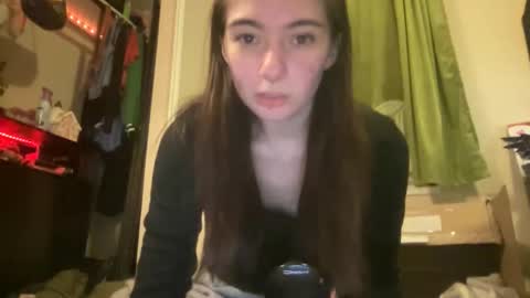 Snapshot of luvrxstarx chatting on 12-19-25, 01:45 luvrxstarx online show from 12-19-25, 01:45