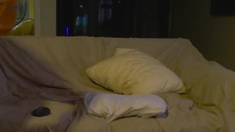 Snapshot of luvthecam2 chatting on 05-31-26, 01:07 M Jordan online show from 05-31-26, 01:07