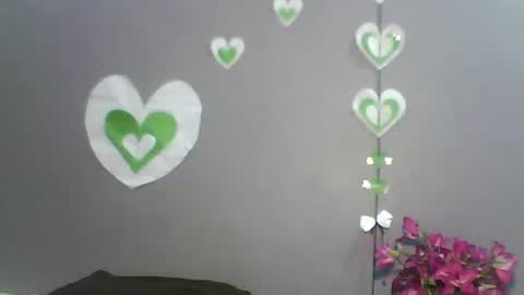 Bee Bee online show from 02-13-26, 03:41