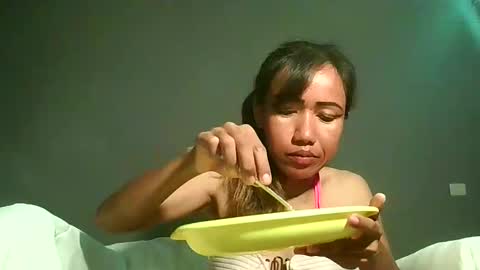 Bee Bee online show from 04-22-26, 03:53