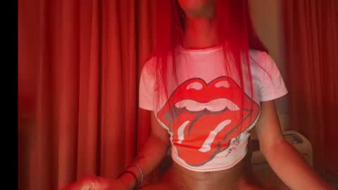 Snapshot of luvvlee chatting on 06-13-26, 05:49 luvvlee online show from 06-13-26, 05:49
