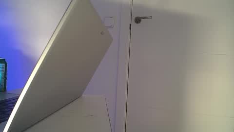 Snapshot of luxanee chatting on 12-17-25, 10:38 luxanee online show from 12-17-25, 10:38