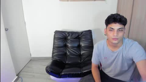 Snapshot of luxrx chatting on 05-29-26, 05:33 luxrx online show from 05-29-26, 05:33