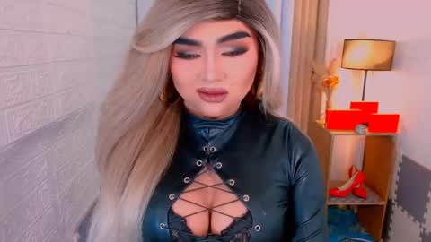 Snapshot of luxsasha chatting on 11-13-25, 07:07 Sasha Blaire online show from 11-13-25, 07:07