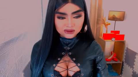 Snapshot of luxsasha chatting on 12-16-25, 11:48 Sasha Blaire online show from 12-16-25, 11:48