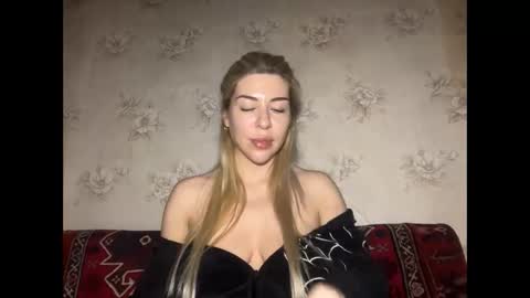 LuxSonyaStar online show from 12-19-25, 02:02