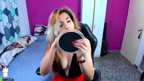 Snapshot of luxuriousts_ chatting on 10-12-25, 09:47 Vanessa --- online show from 10-12-25, 09:47