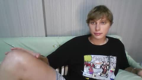 Snapshot of luxury_bob chatting on 12-19-25, 10:44 luxury_bob online show from 12-19-25, 10:44