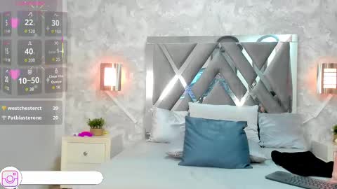 Snapshot of luxury_woman_ chatting on 02-23-25, 01:35    online show from 02-23-25, 01:35