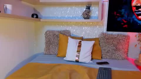 Snapshot of luxury_woman_ chatting on 10-11-25, 03:06    online show from 10-11-25, 03:06