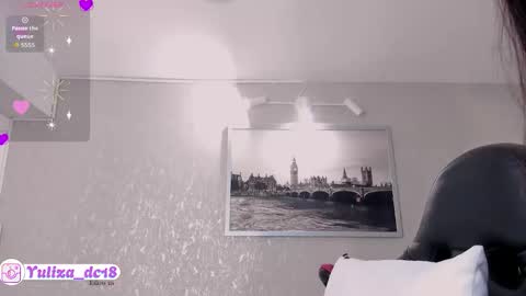 Snapshot of luxury_woman_ chatting on 10-16-25, 02:45    online show from 10-16-25, 02:45