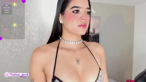 Snapshot of luxury_woman_ chatting on 10-24-25, 04:09    online show from 10-24-25, 04:09