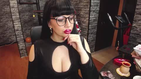 Snapshot of luxurymistress chatting on 12-06-24, 03:22 Spoiled dominant mindfucker mistress MakeupartistNail ArtistFitness and Yoga lover online show from 12-06-24, 03:22