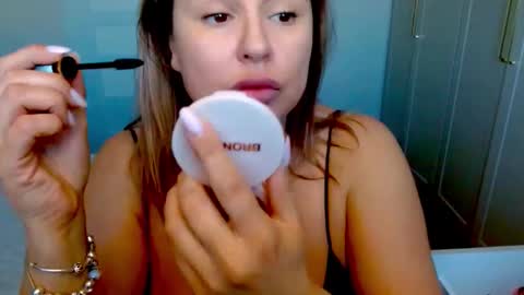 Snapshot of luxxx_diana chatting on 11-06-25, 07:09 Diana online show from 11-06-25, 07:09