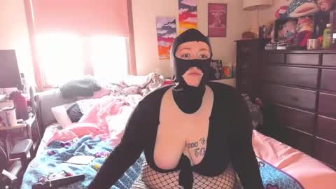 LuxxxInteriorr online show from 12-30-24, 08:47