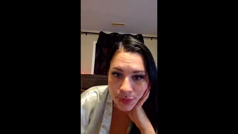 Snapshot of luxxxpiper chatting on 12-17-25, 08:09 luxxxpiper online show from 12-17-25, 08:09