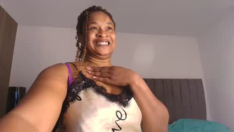 Snapshot of luxy_benet chatting on 06-16-26, 11:57 Big Benet online show from 06-16-26, 11:57