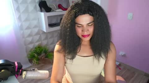 Snapshot of luz_celeste_ chatting on 06-01-26, 10:11 Luz online show from 06-01-26, 10:11