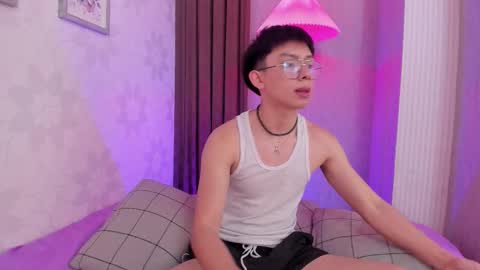 Snapshot of lyan_twink chatting on 09-19-25, 07:14 Lyan online show from 09-19-25, 07:14